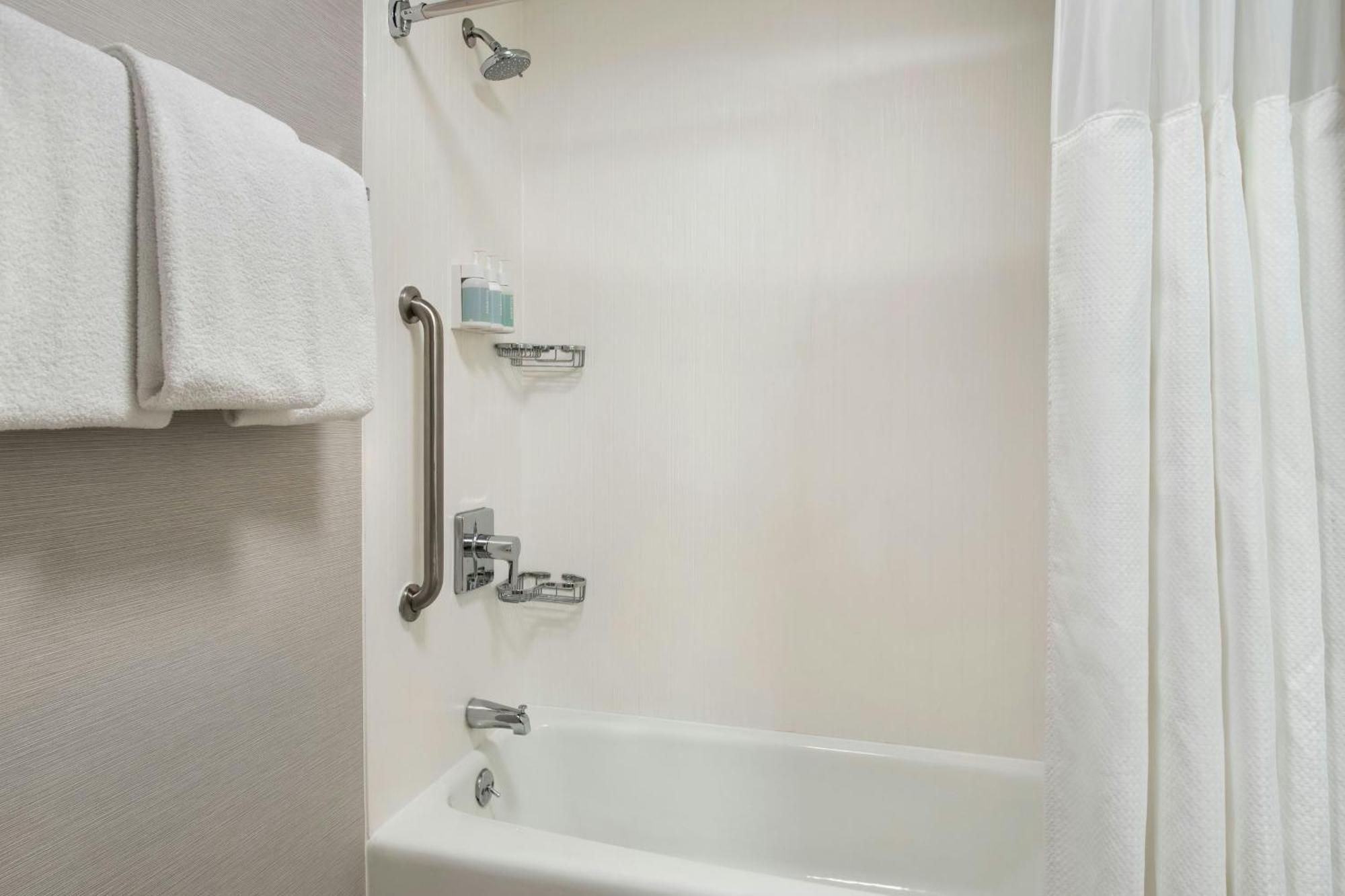 Courtyard By Marriott Rye Hotel Екстериор снимка