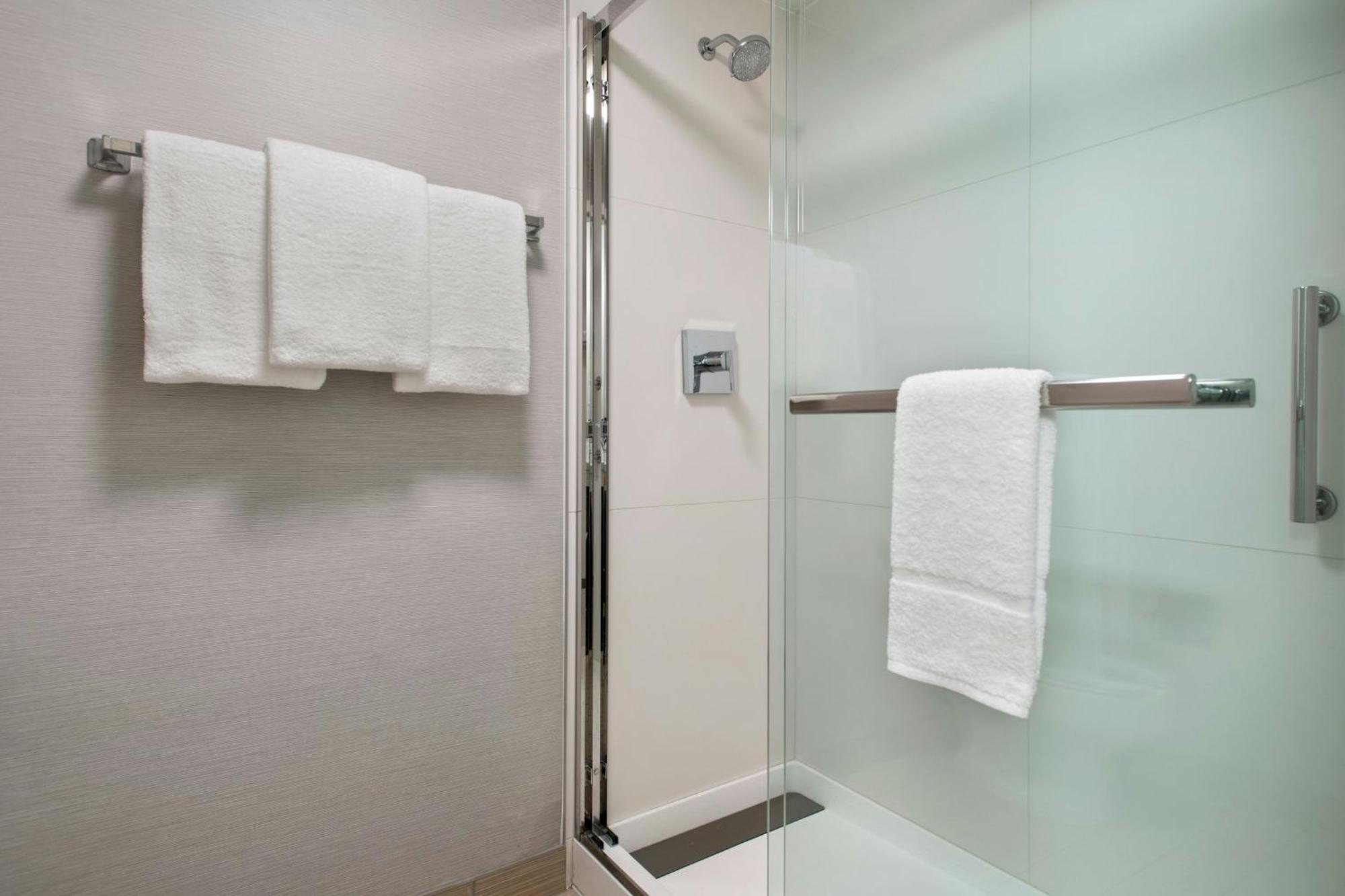 Courtyard By Marriott Rye Hotel Екстериор снимка
